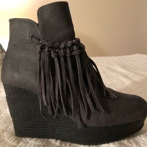 Sbicca grey leather booties